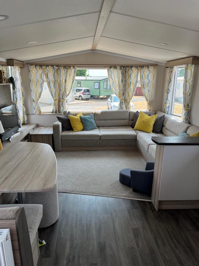 Beautiful Caravan In Trecco Bay! 74 Sycomore Бридженд Экстерьер фото